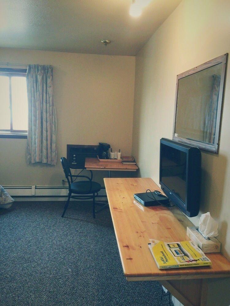 Wakiki Motel&Lounge Meadow Lake Bagian luar foto