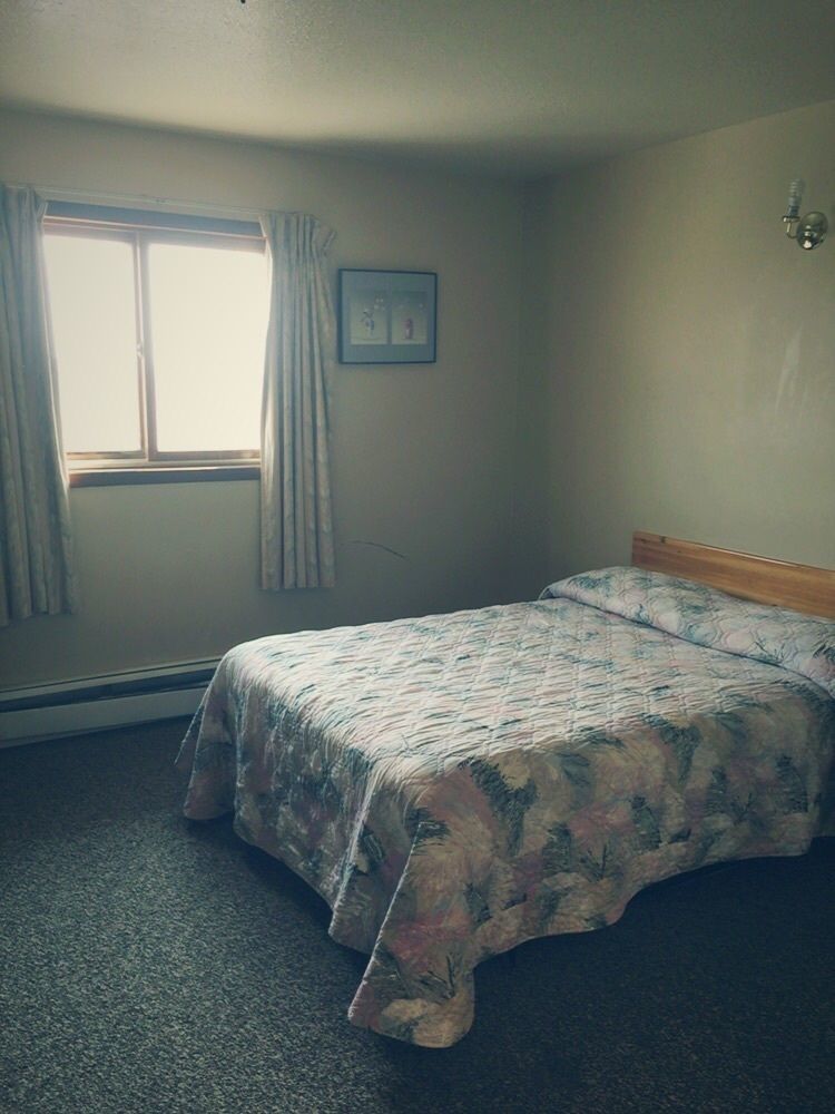 Wakiki Motel&Lounge Meadow Lake Bagian luar foto